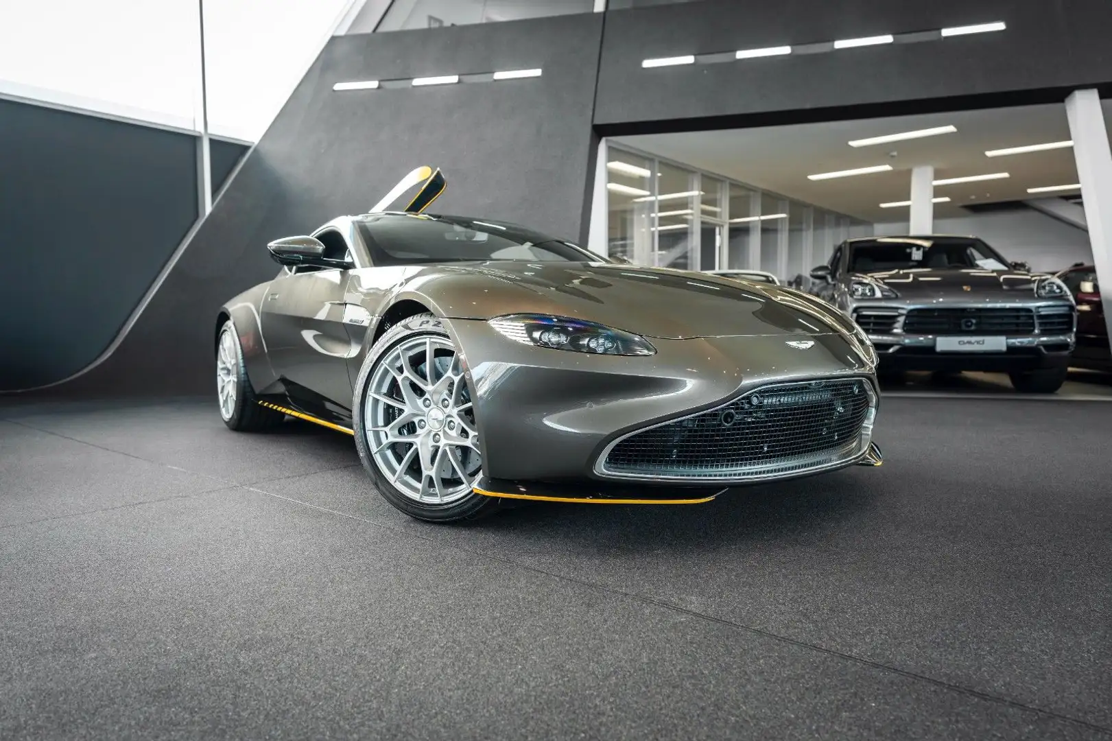 Aston Martin V8 007 Edition*1. Hand*Handschalter* Gris - 2