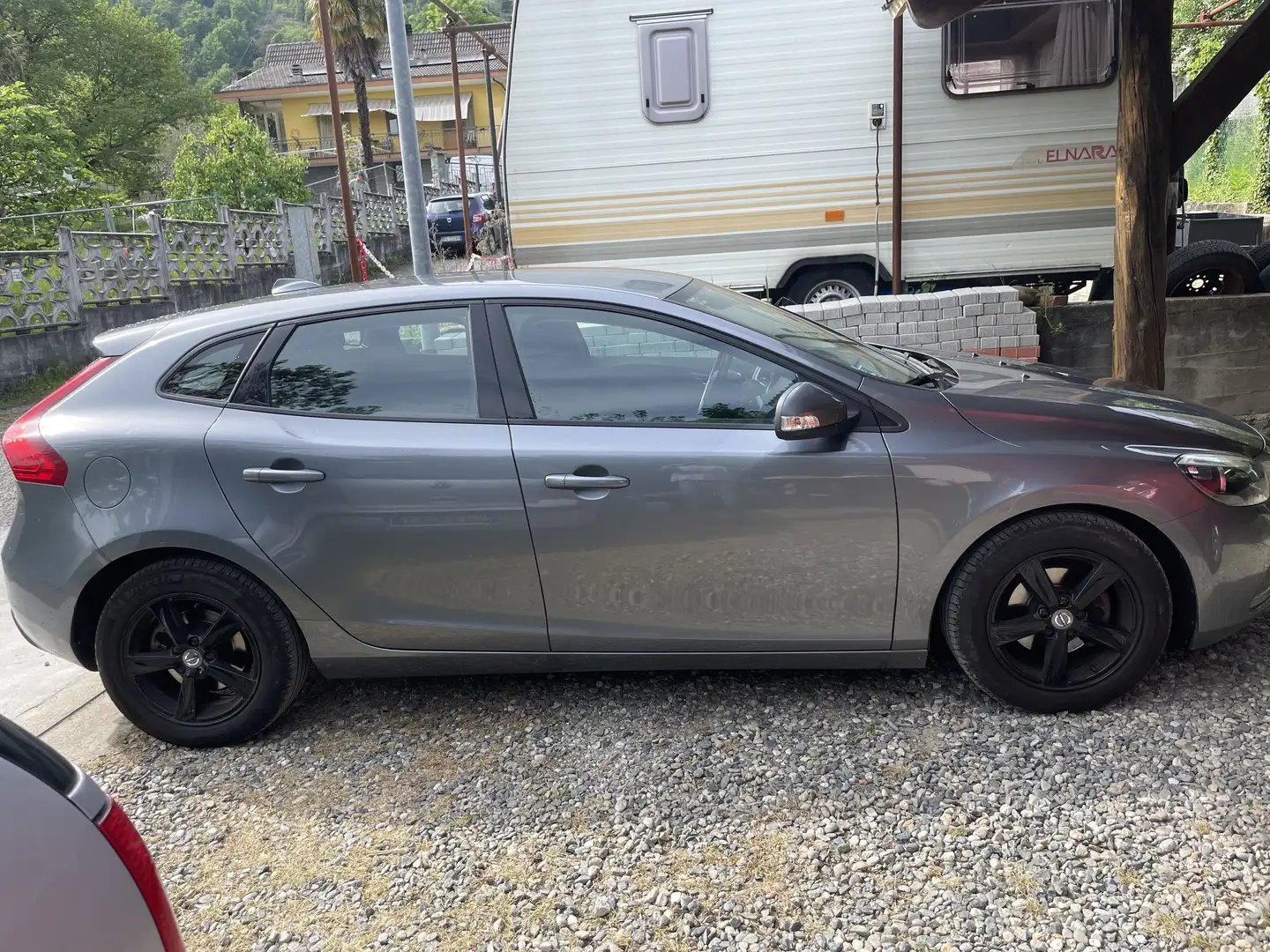 Volvo V40 1.6 d2 R-design Kinetic (r-design) - 1