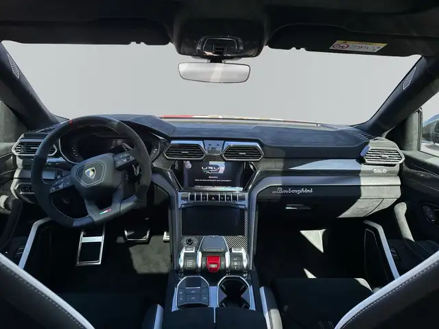 Lamborghini Urus view 7