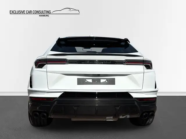 Lamborghini Urus view 5