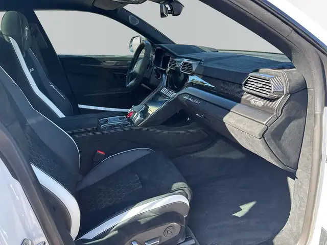 Lamborghini Urus view 9