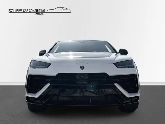 Lamborghini Urus view 2