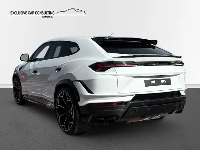 Lamborghini Urus view 4