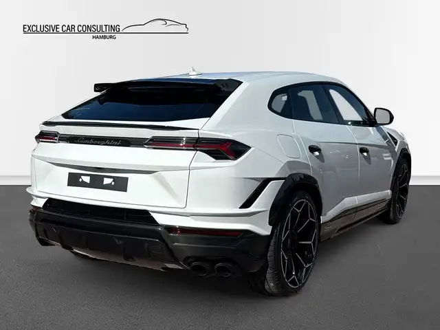 Lamborghini Urus view 6