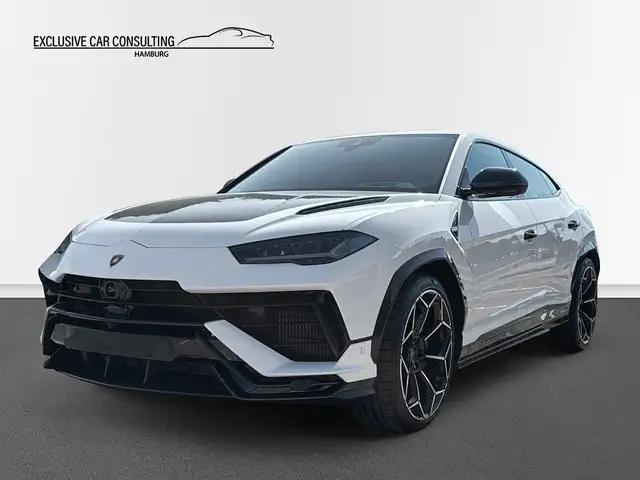 Lamborghini Urus view 3