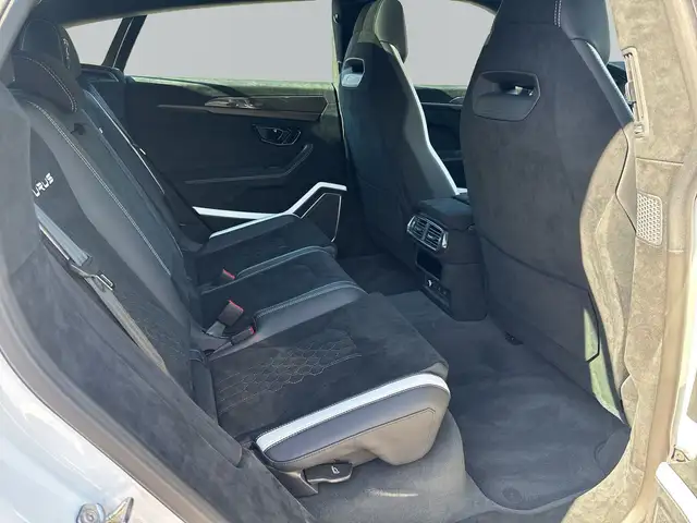 Lamborghini Urus view 11