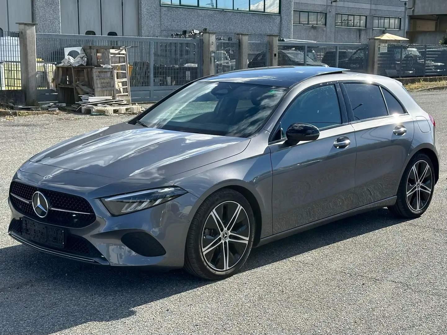 Mercedes-Benz A 180 A 180 d Automatic Sport Gris - 2