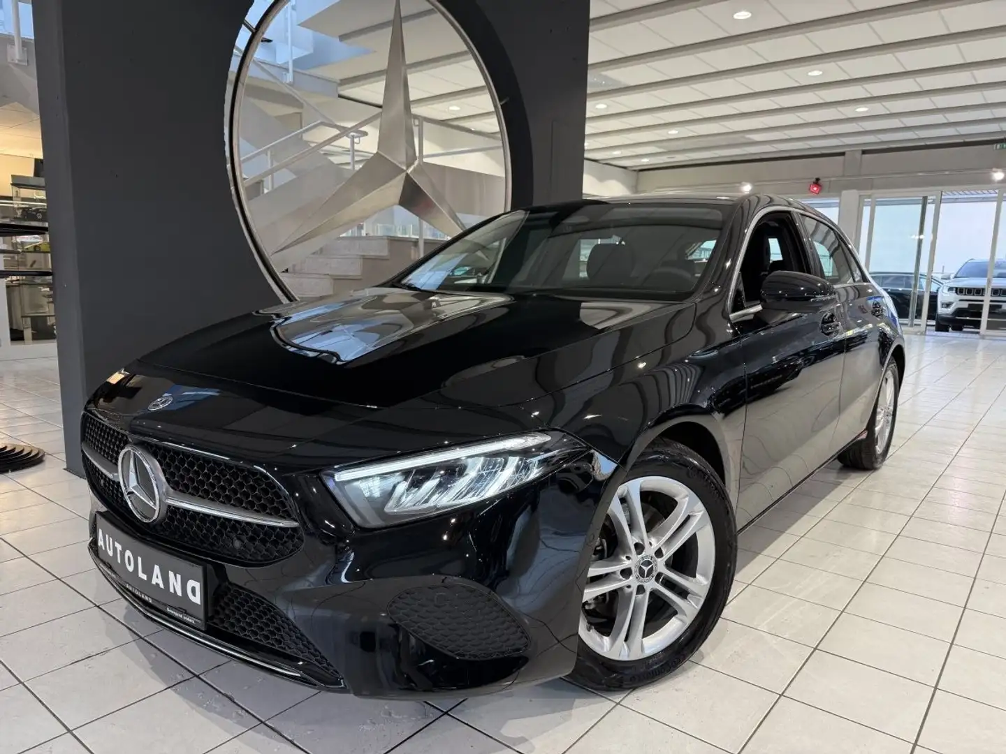 Mercedes-Benz A 200 d Automaik Schwarz - 2
