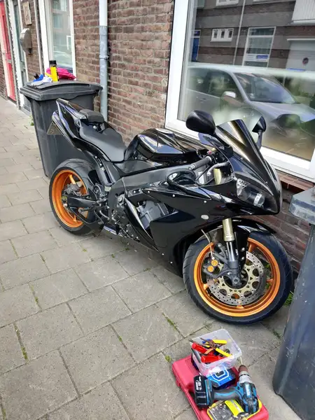 Yamaha YZF-R1 - foto 2