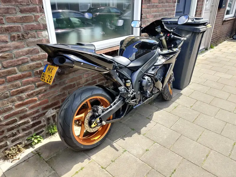 Yamaha YZF-R1 - foto 4