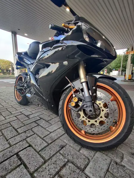 Yamaha YZF-R1 - foto 8