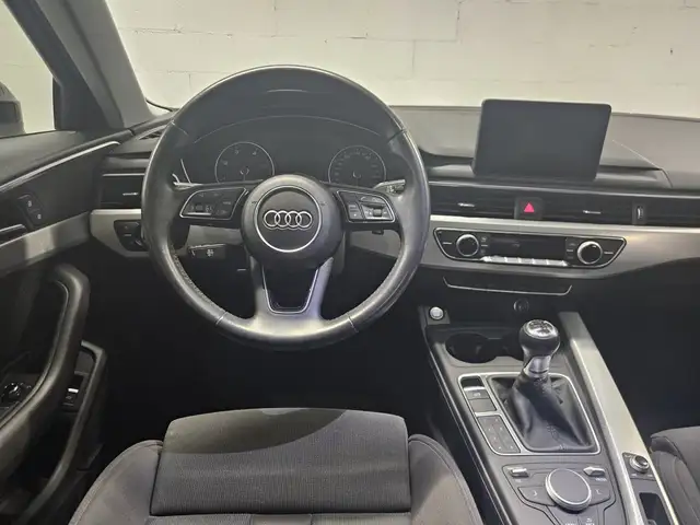 Audi A4 view 7