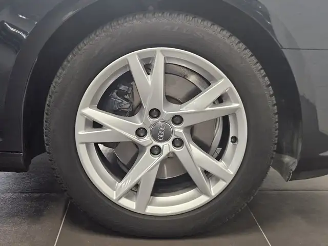 Audi A4 view 8