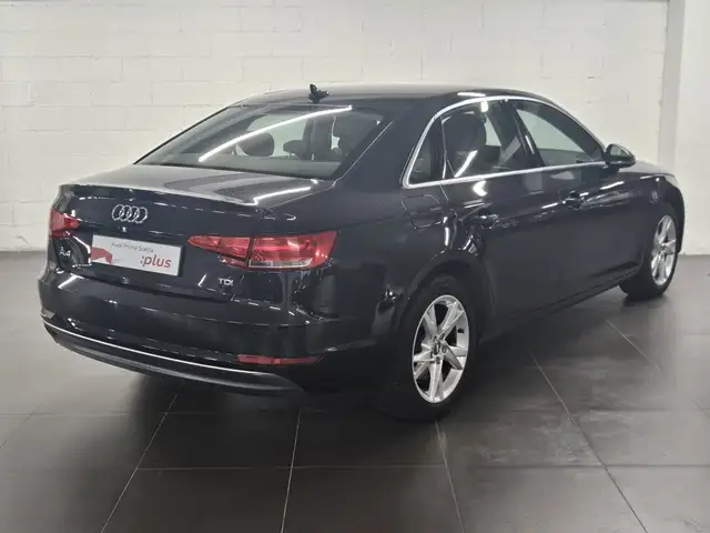 Audi A4 view 4
