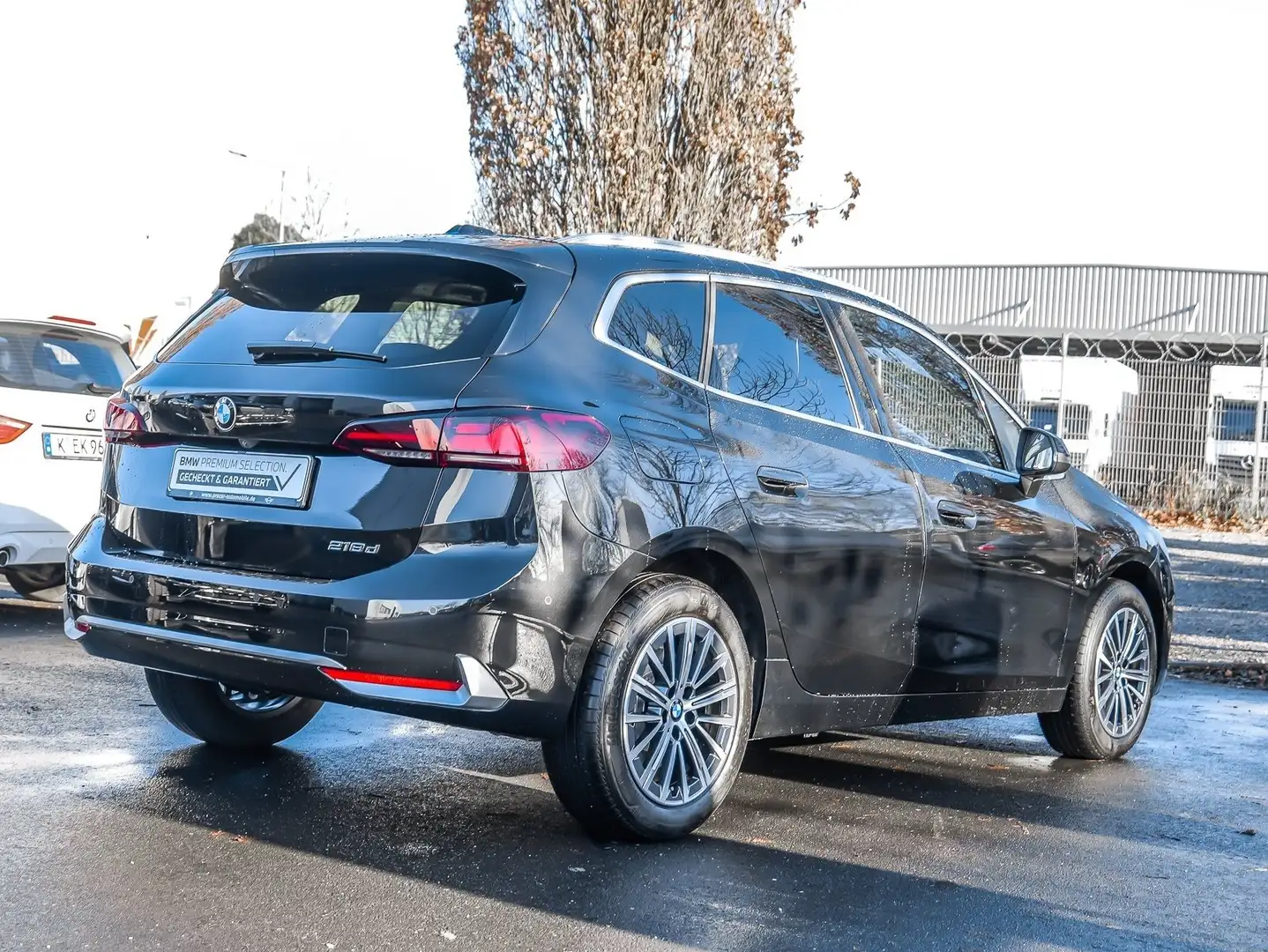 BMW 218 d Active Tourer Luxury Line PANO ACC RFK LED Schwarz - 2