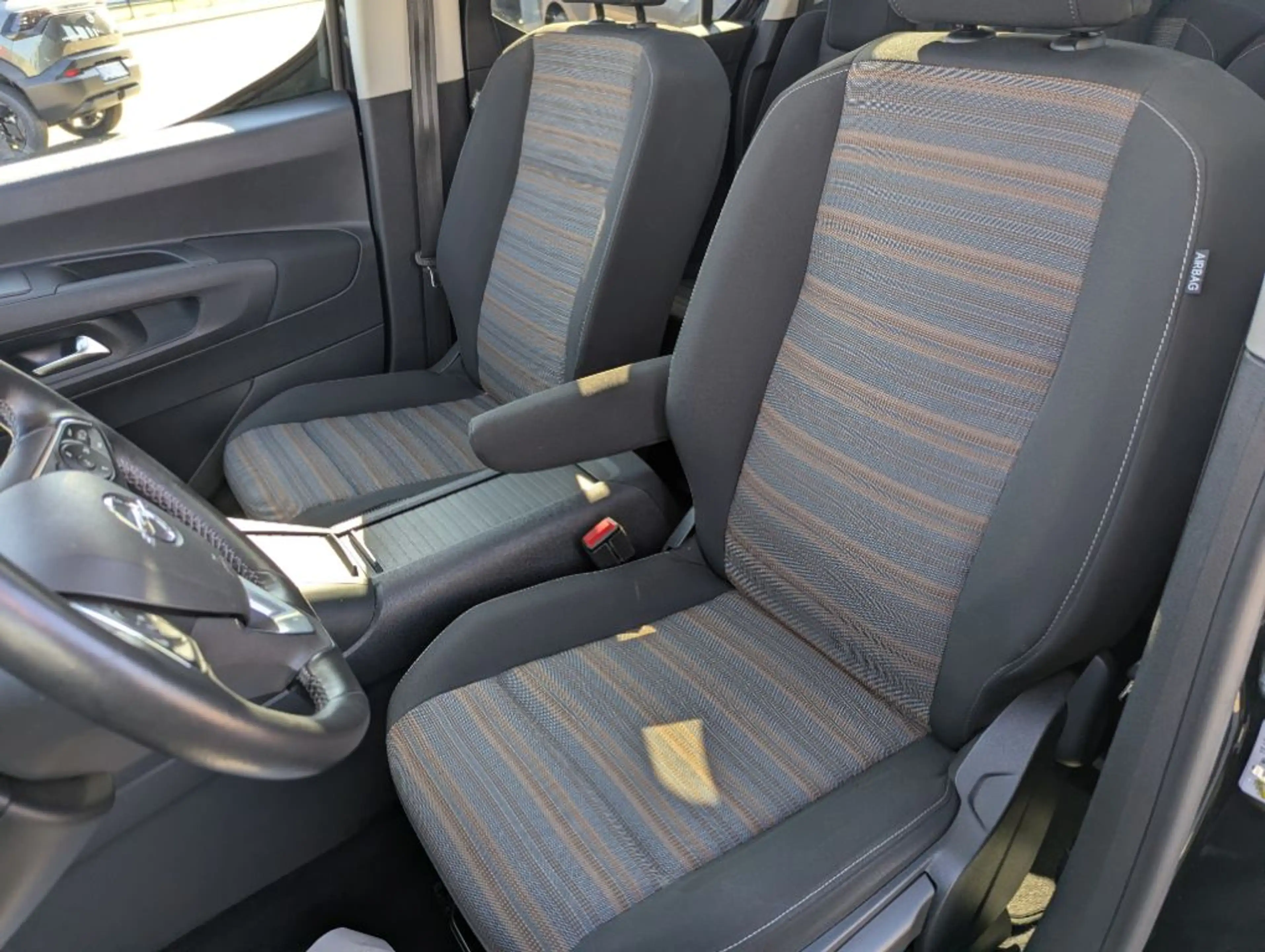 Opel Combo Life 1.5 D Start/Stop Innovation AHK, 8fach, Kamera — photo 7