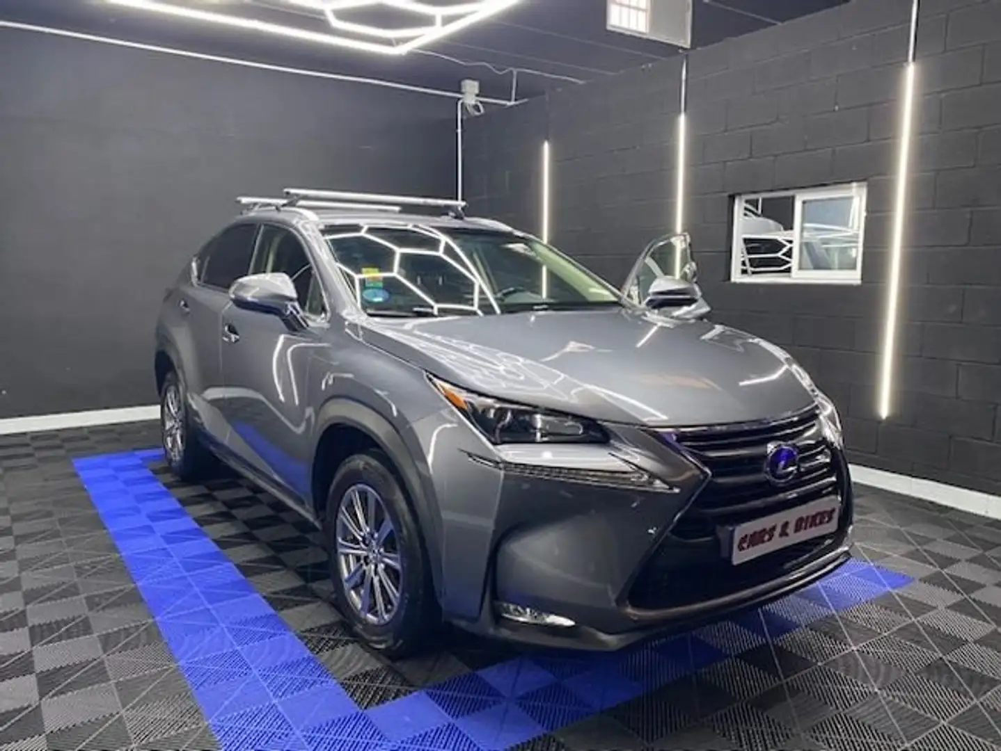 Lexus NX 300 300h Corporate 2WD + Navibox Grau - 1