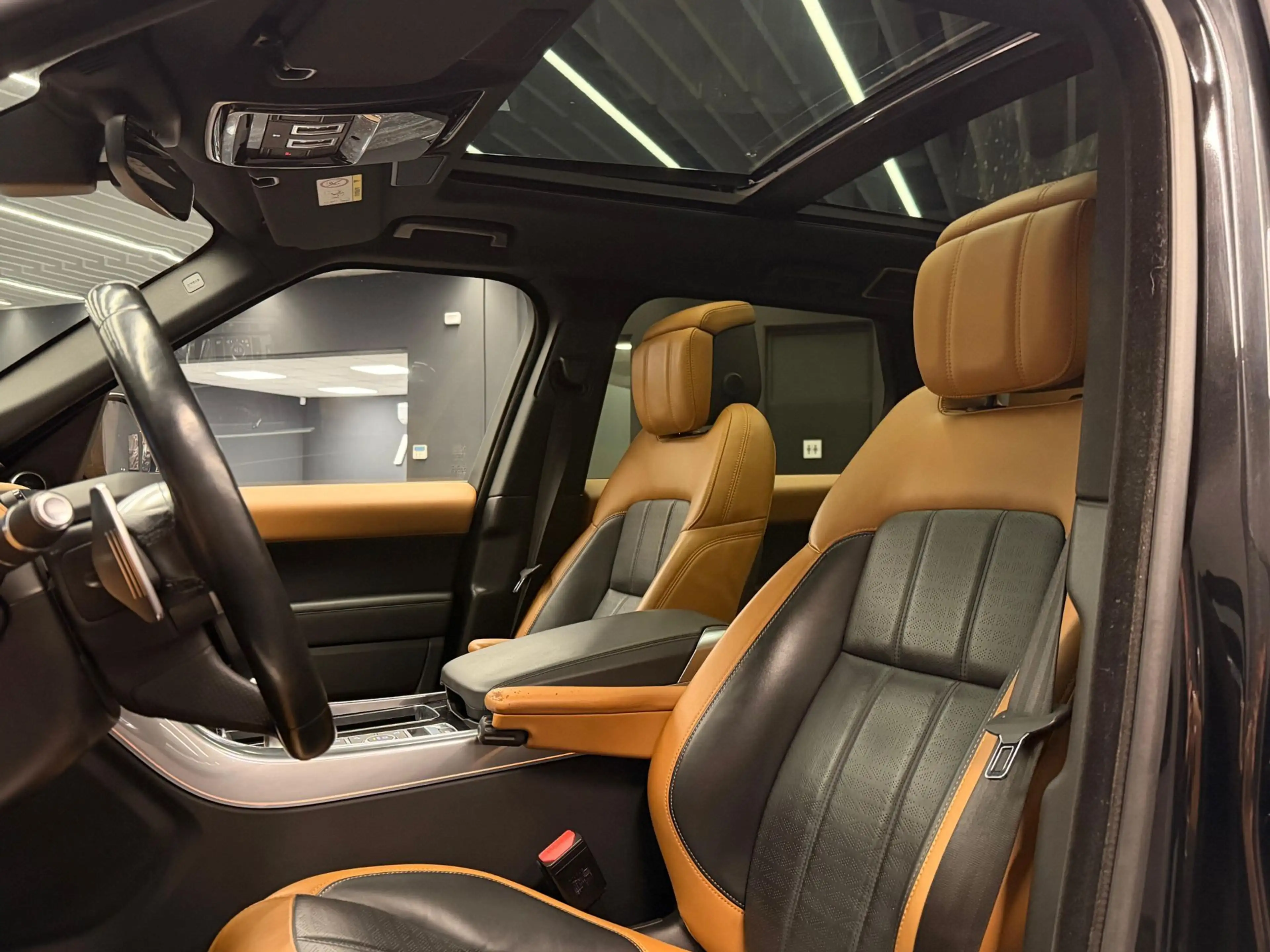 Land Rover Range Rover Sport P400e Hybrid — photo 15