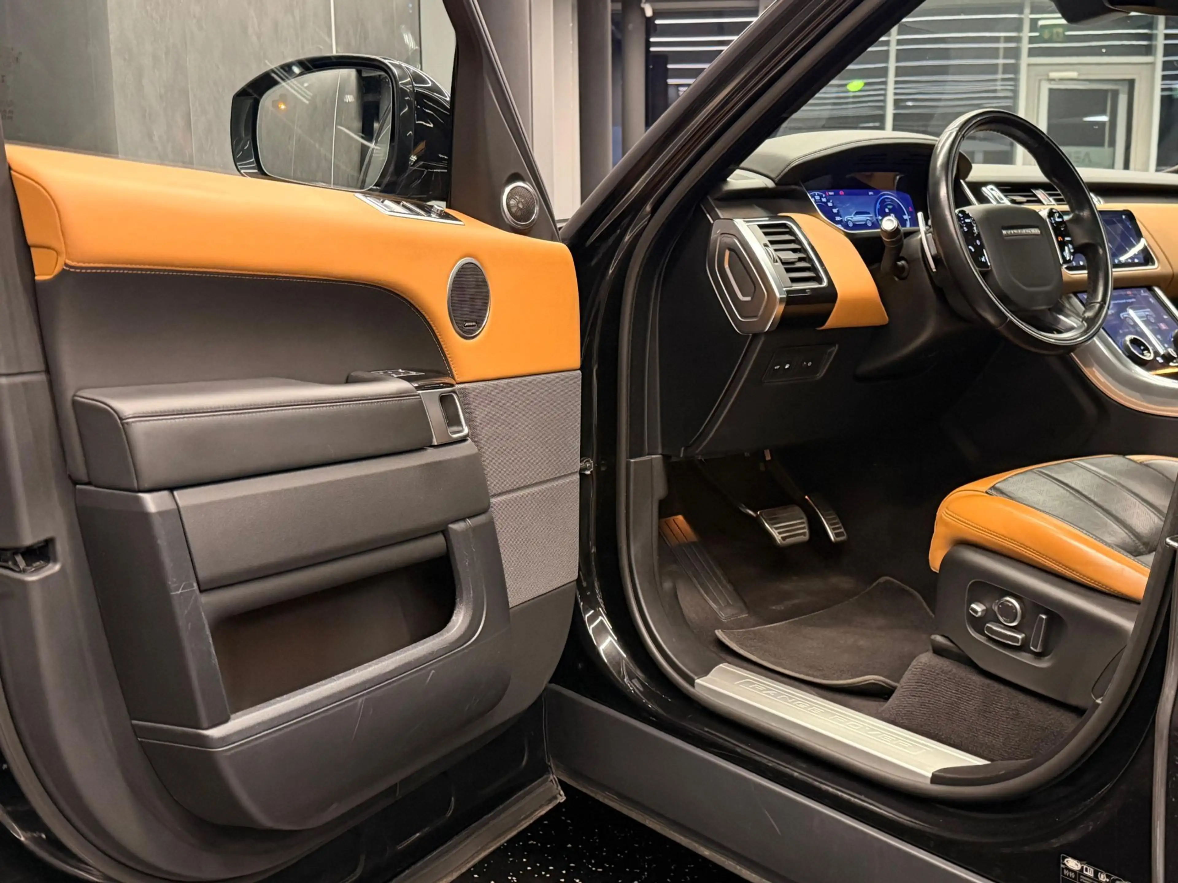 Land Rover Range Rover Sport P400e Hybrid — photo 13