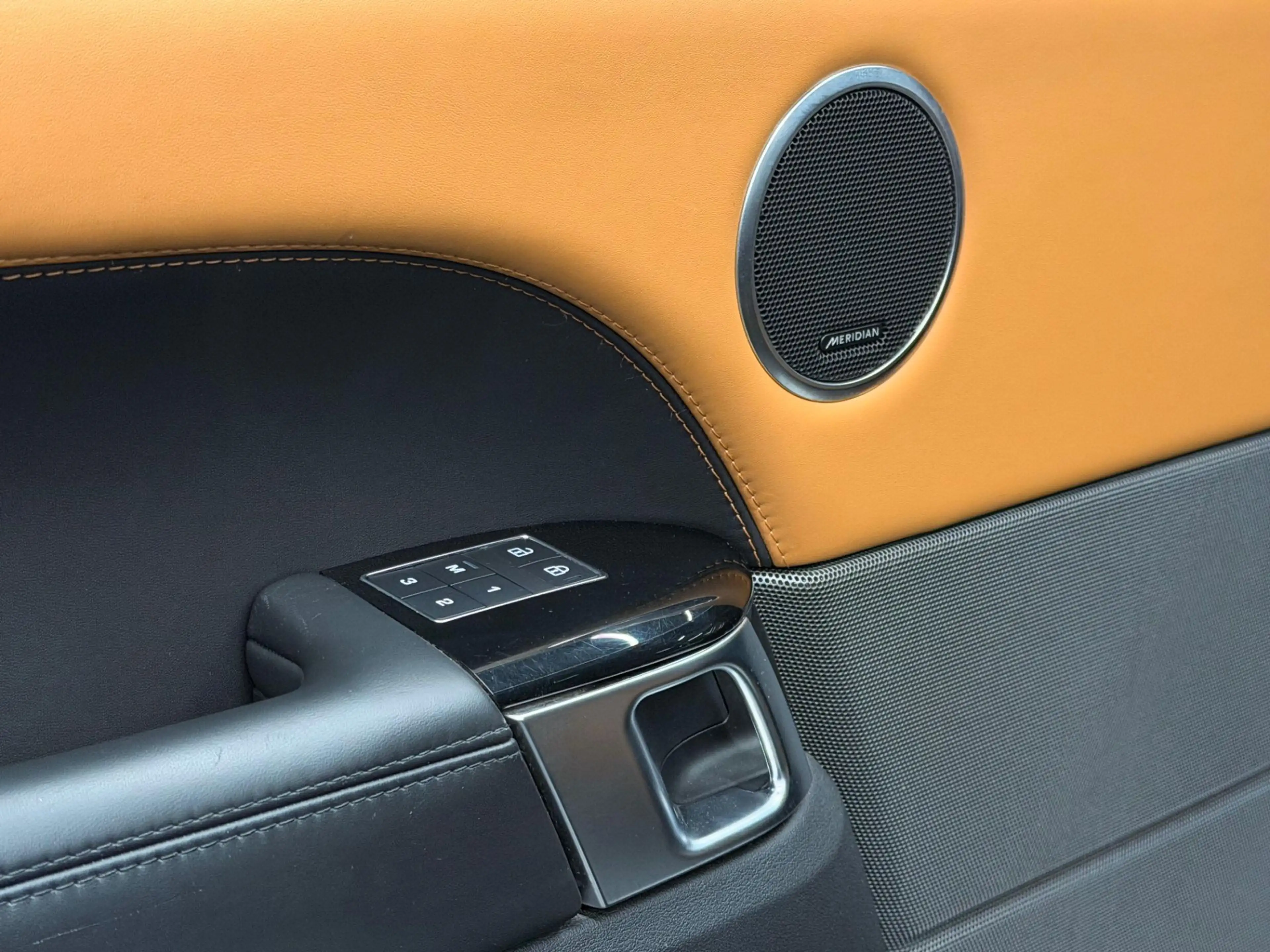Land Rover Range Rover Sport P400e Hybrid — photo 14