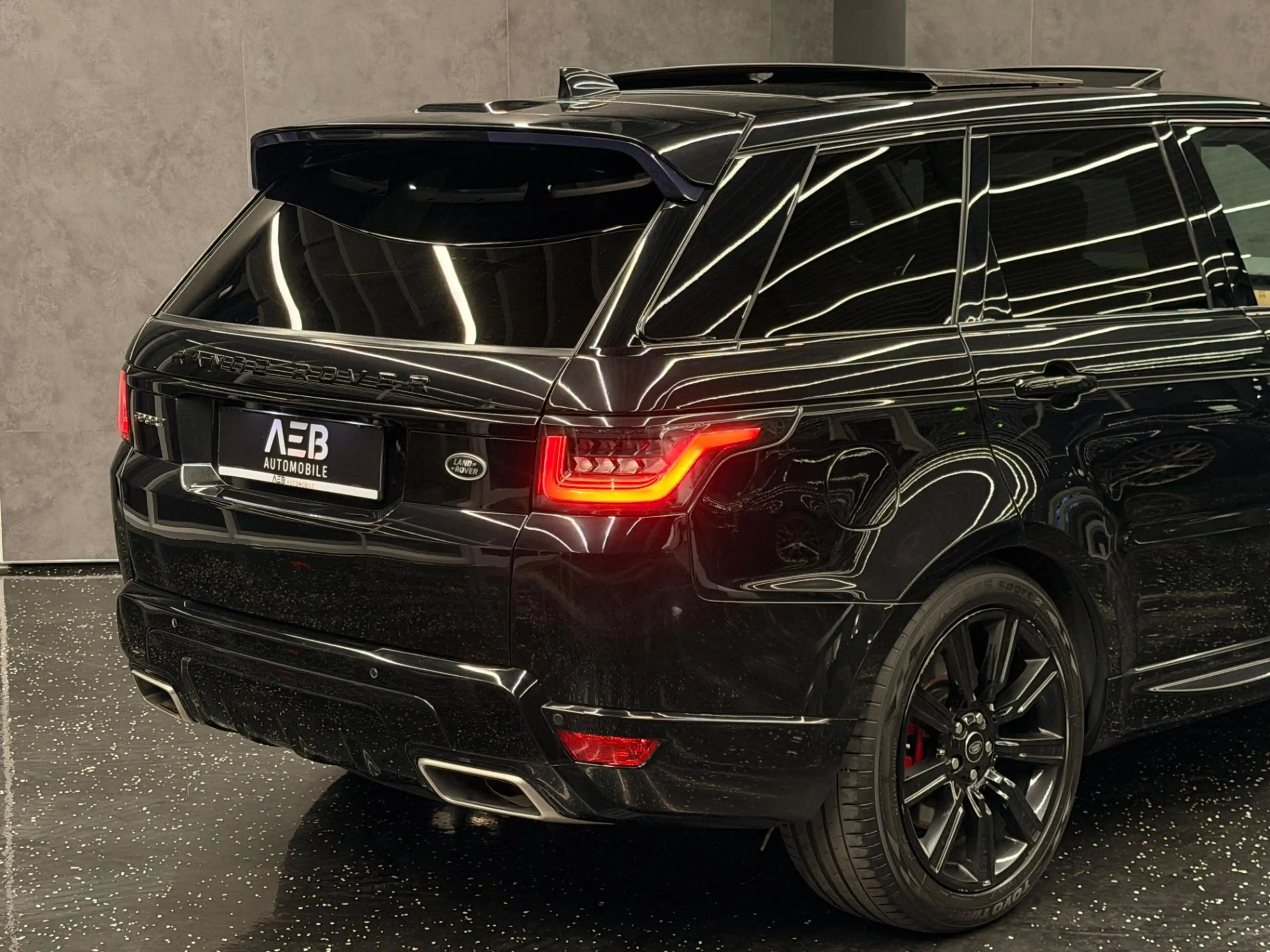 Land Rover Range Rover Sport P400e Hybrid — photo 11