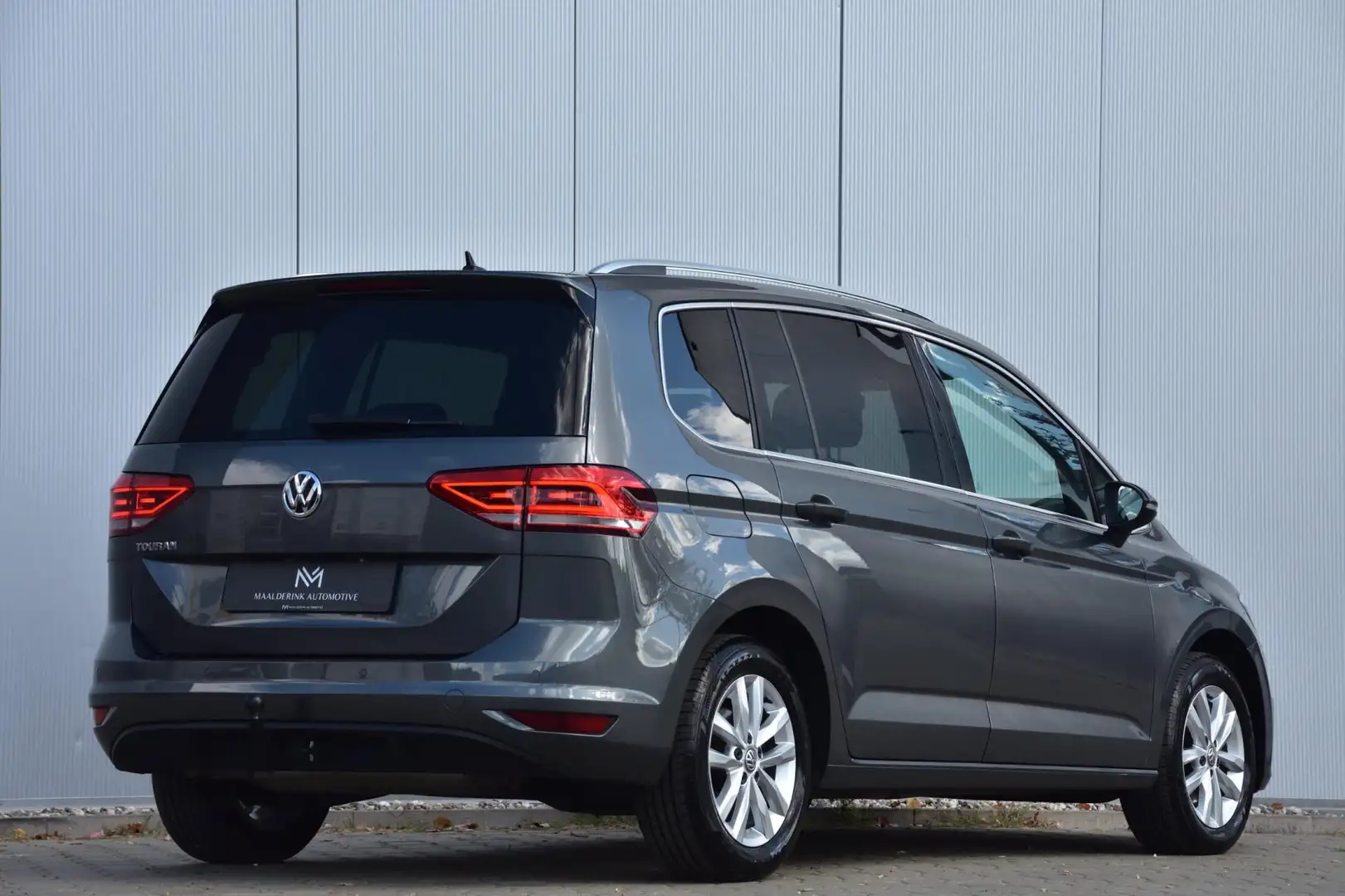 Volkswagen Touran 1.5 TSI Highline 7persoons Trekhaak afn., Camera, Grijs - 2