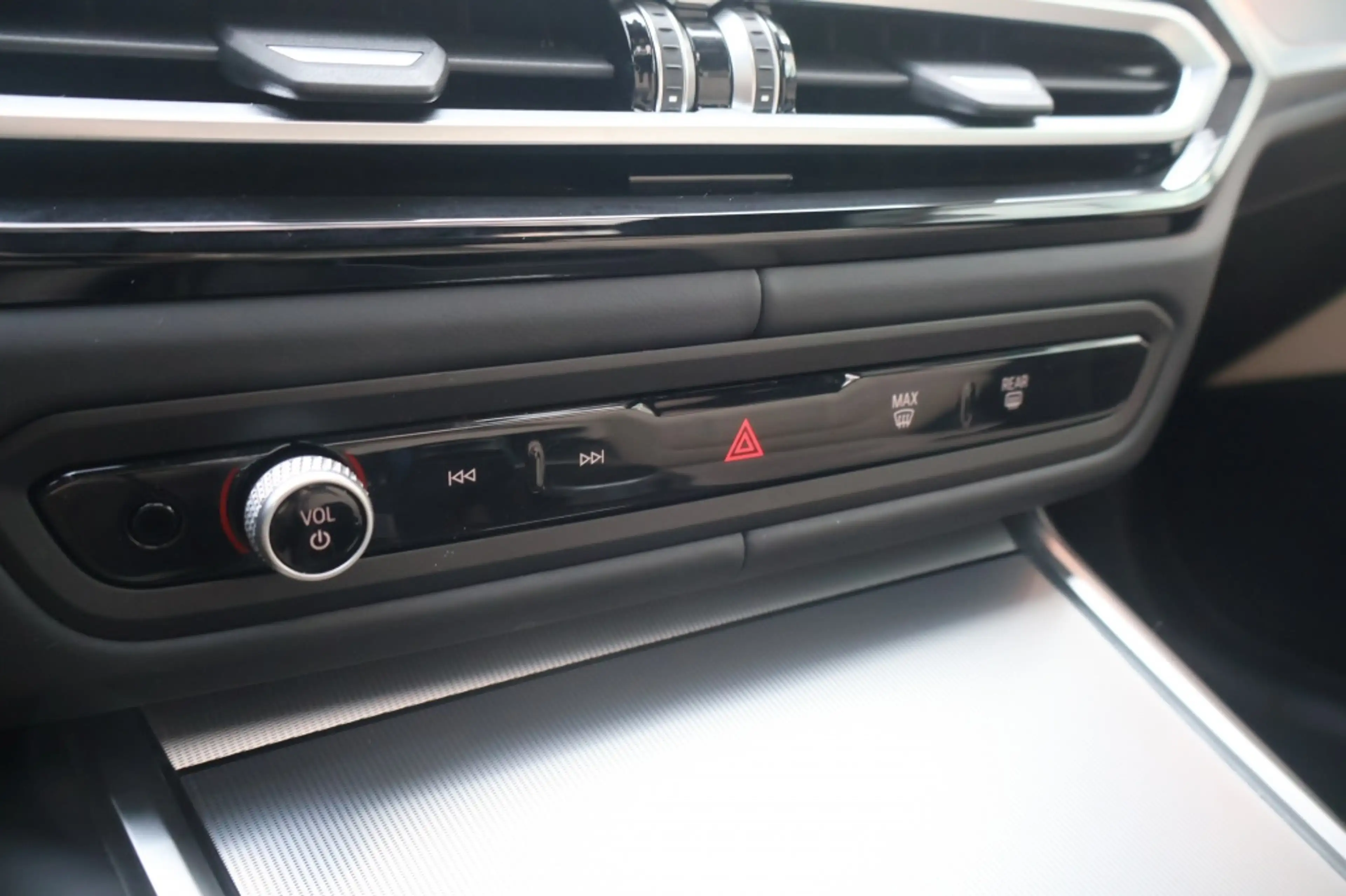 BMW i4 (G26) BEV eDrive40 340pk SoH 97% I Pano I Laser LE — photo 27
