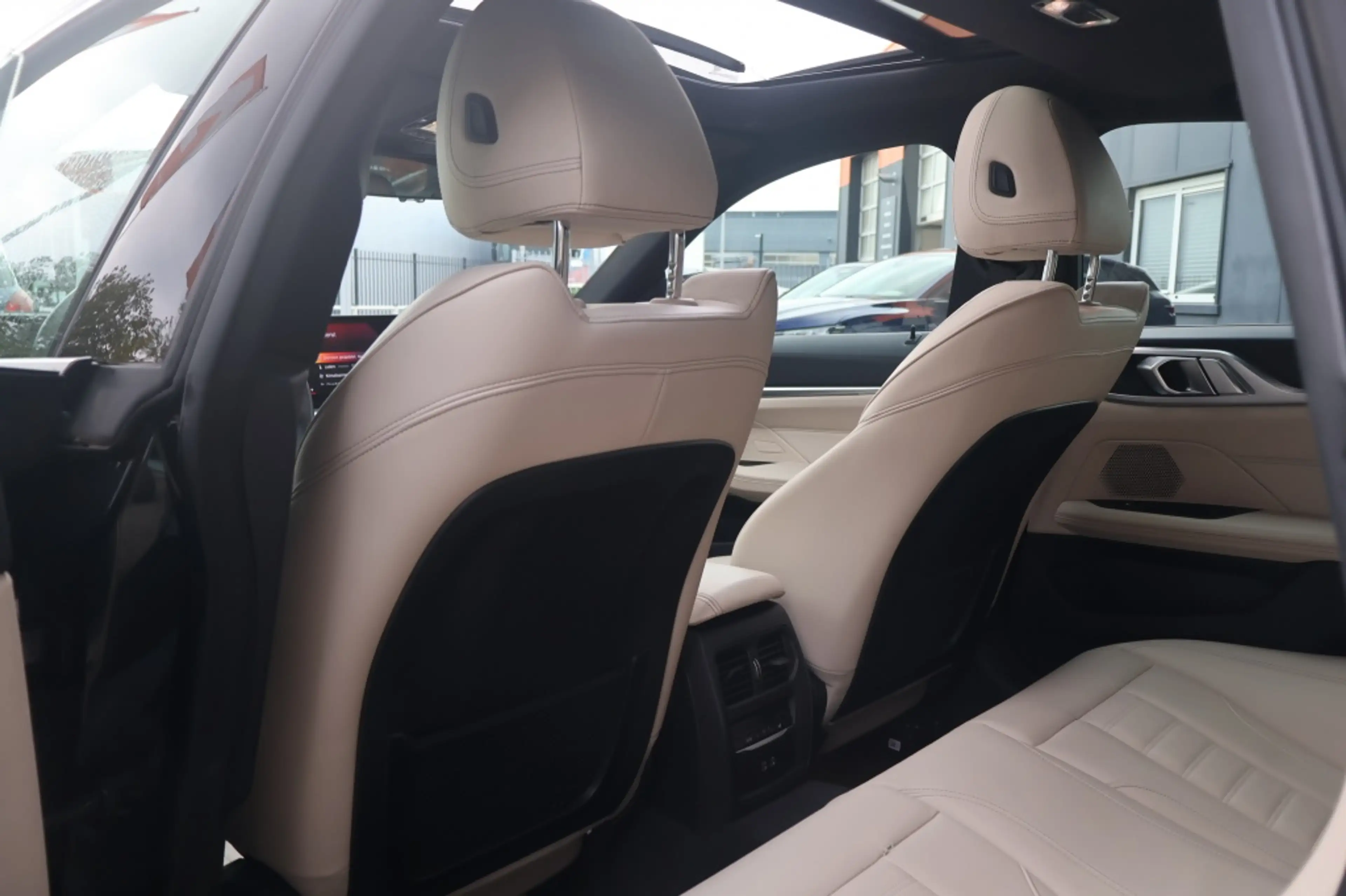 BMW i4 (G26) BEV eDrive40 340pk SoH 97% I Pano I Laser LE — photo 19
