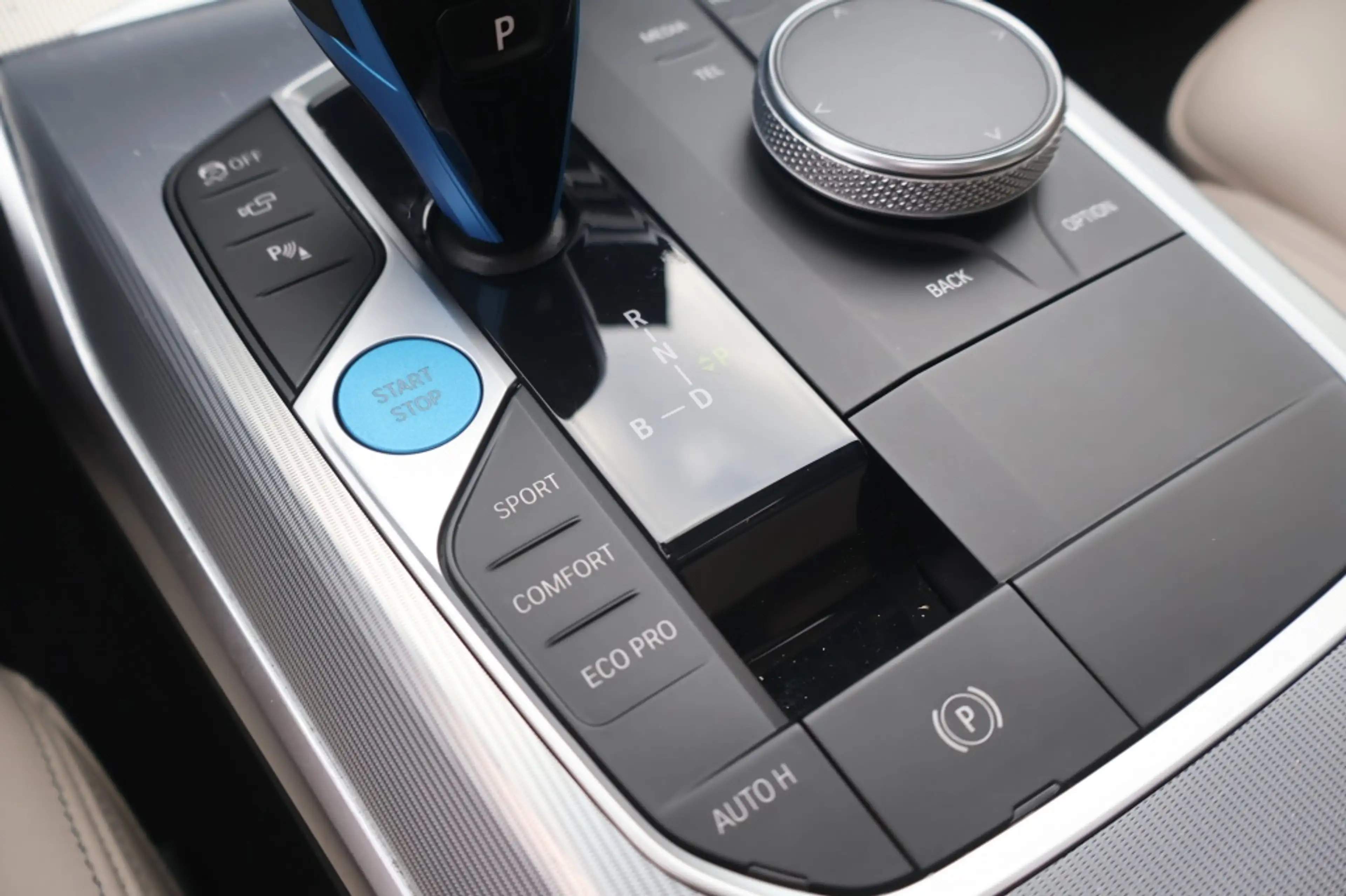 BMW i4 (G26) BEV eDrive40 340pk SoH 97% I Pano I Laser LE — photo 11