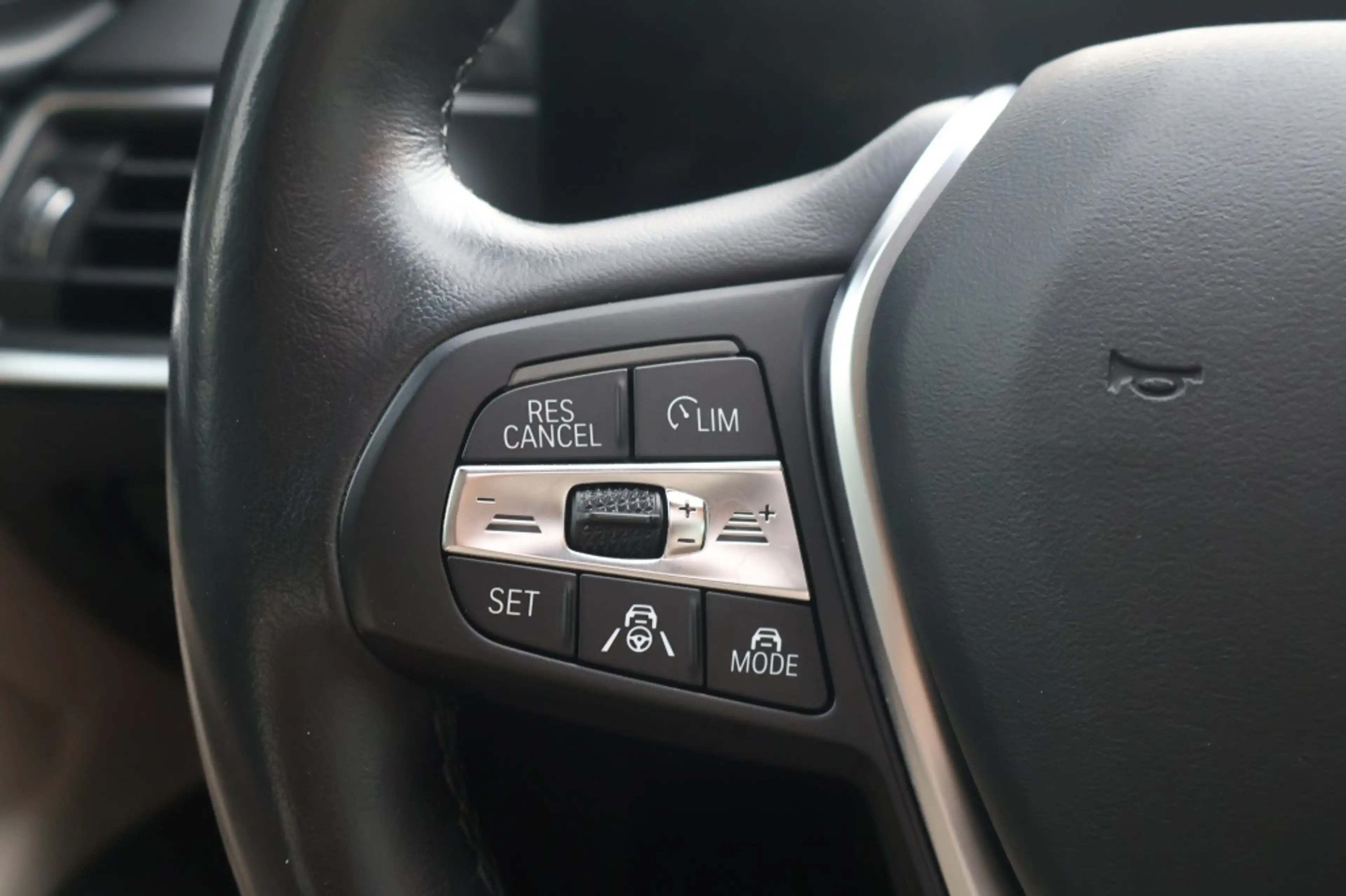 BMW i4 (G26) BEV eDrive40 340pk SoH 97% I Pano I Laser LE — photo 20