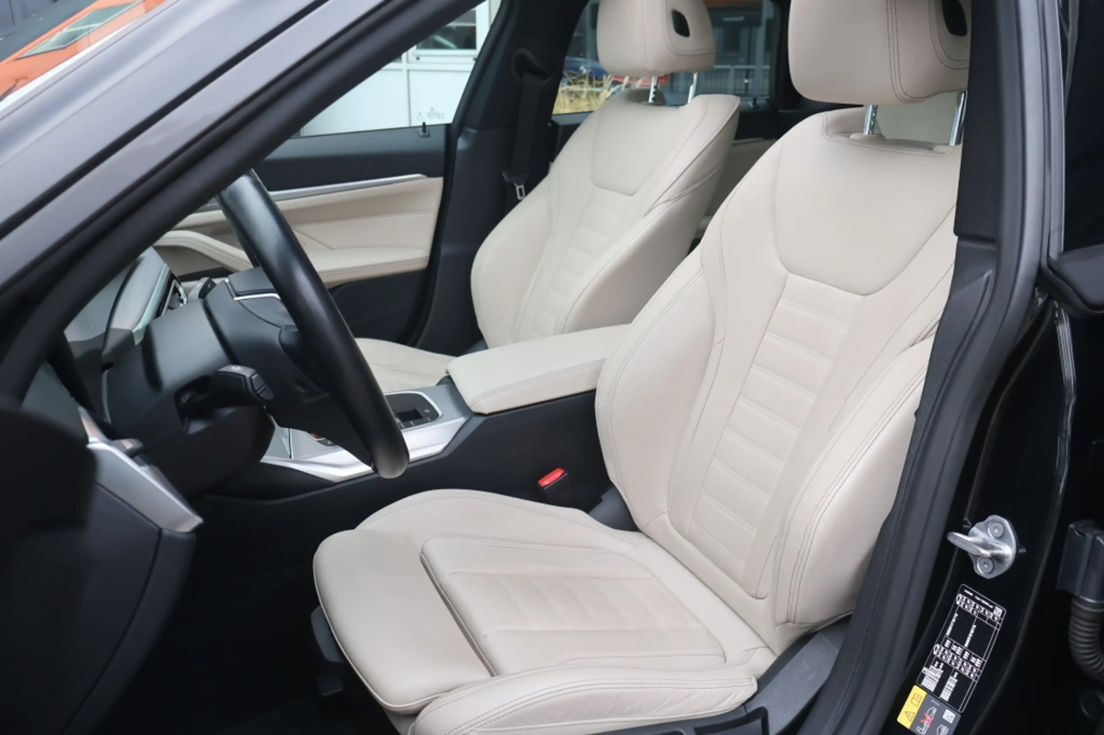 BMW i4 (G26) BEV eDrive40 340pk SoH 97% I Pano I Laser LE — photo 9