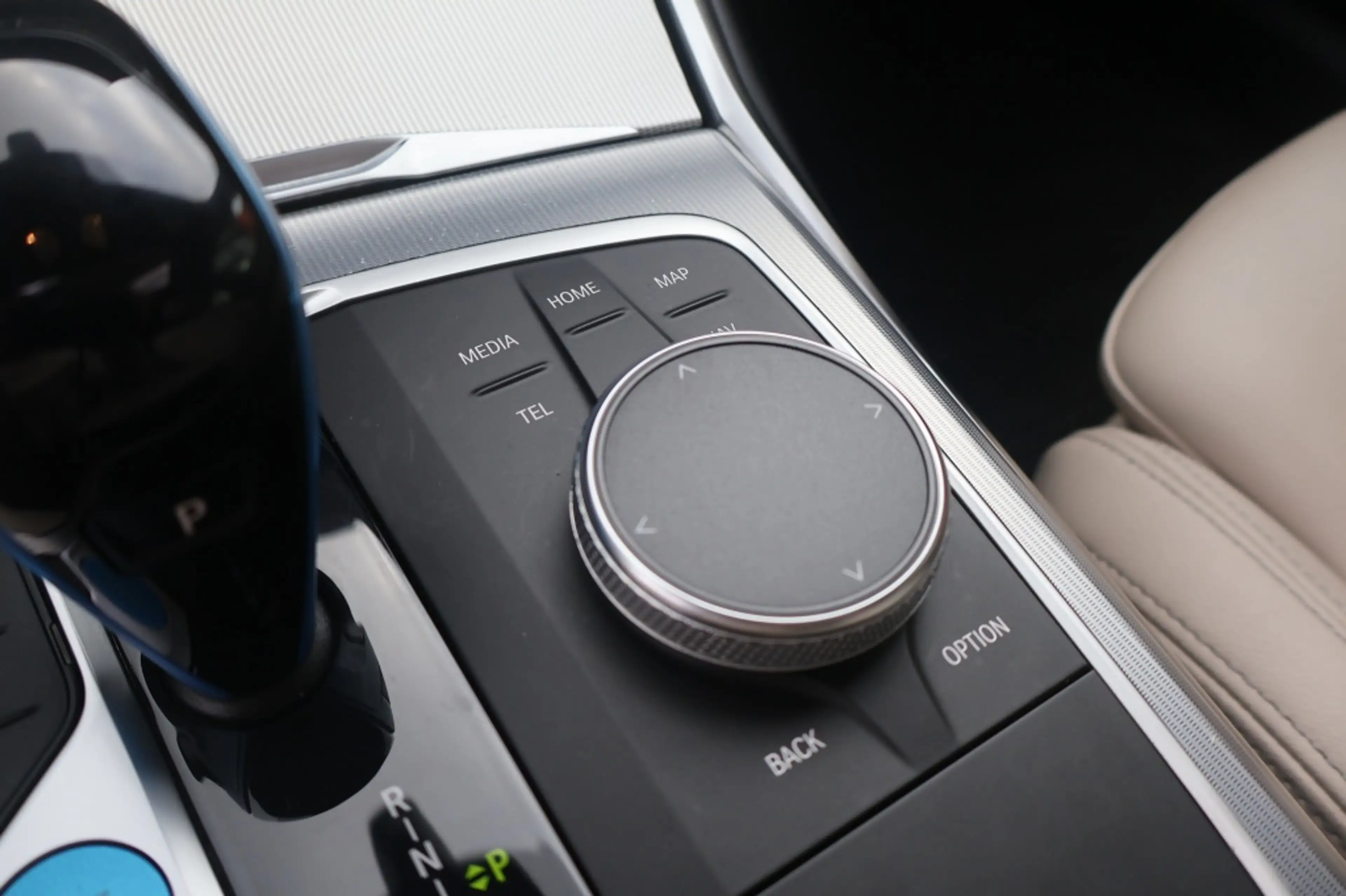 BMW i4 (G26) BEV eDrive40 340pk SoH 97% I Pano I Laser LE — photo 13