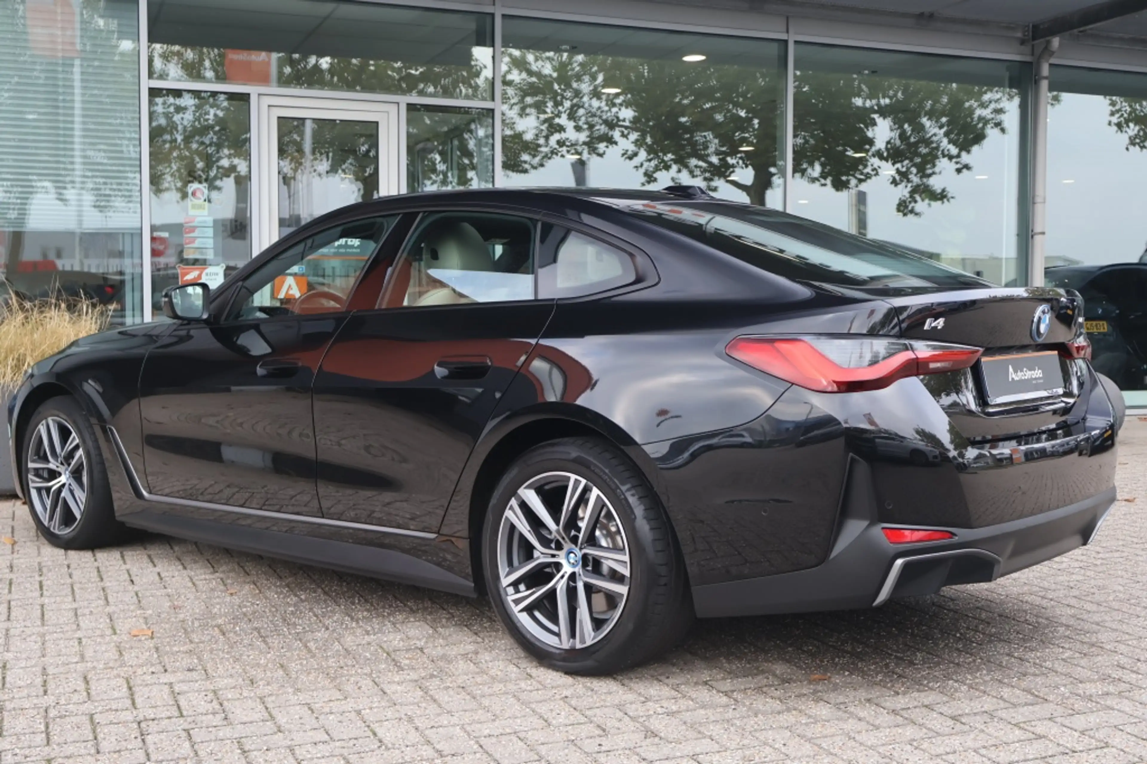 BMW i4 (G26) BEV eDrive40 340pk SoH 97% I Pano I Laser LE — photo 22