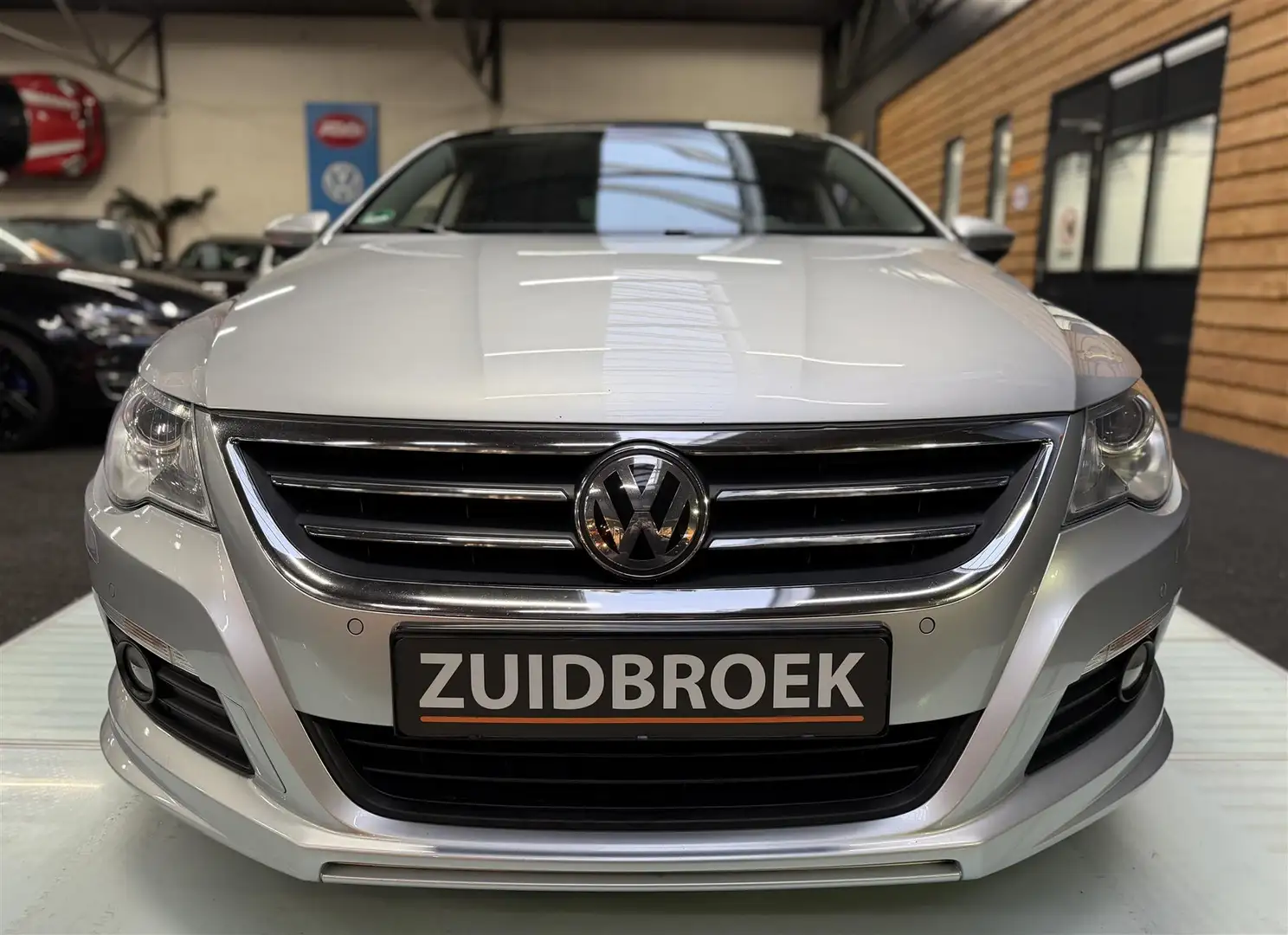 Volkswagen Passat CC 2.0 TSI DSG R-Line Vol opties! Navi! Cruise! Dak! Gris - 2