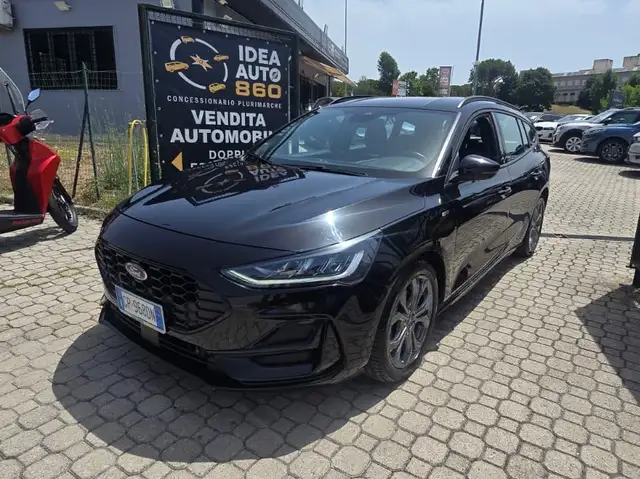 Ford Focus view 3