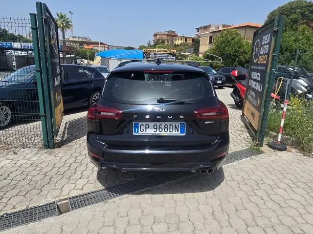 Ford Focus view 5