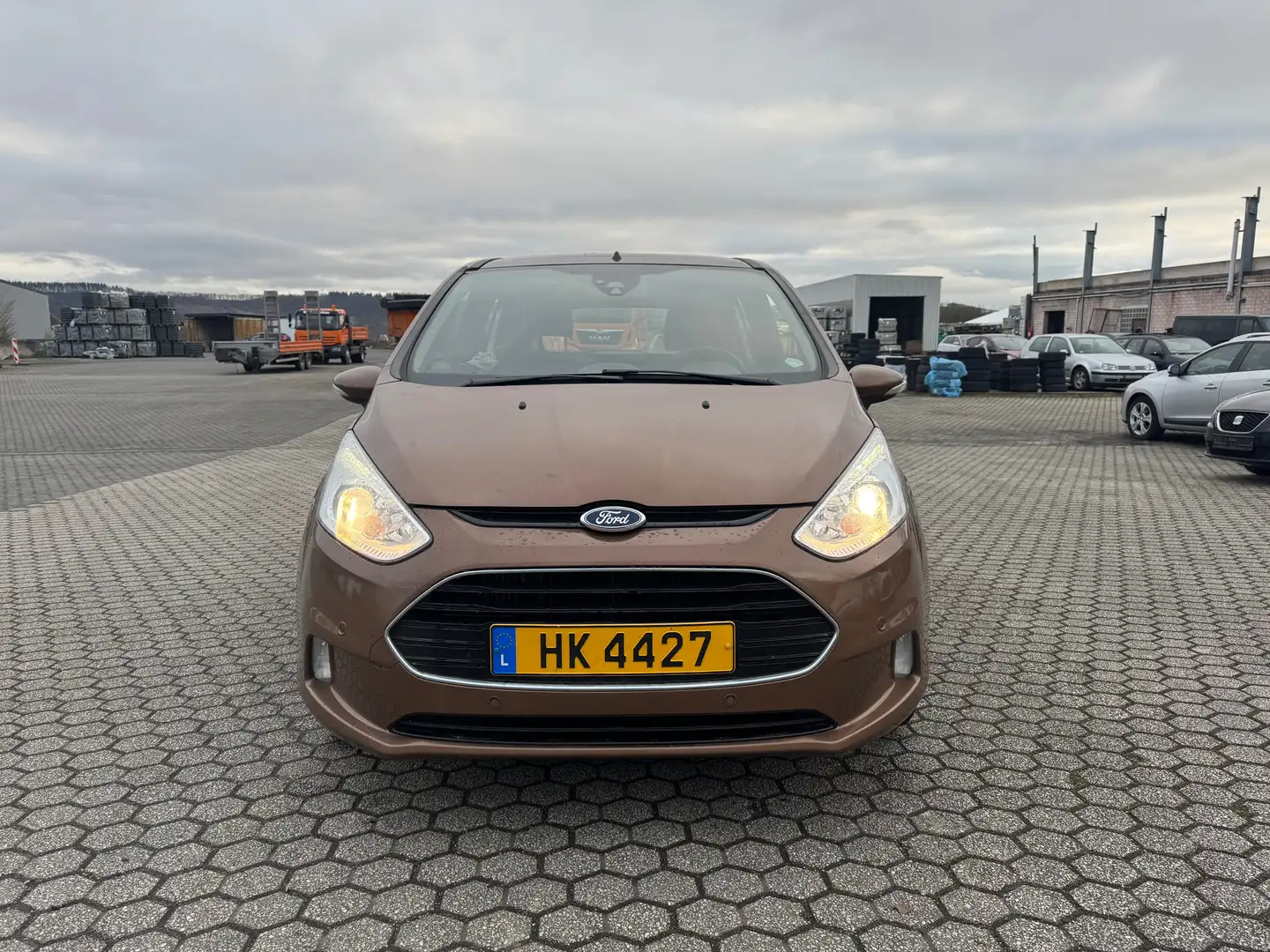 Ford B-Max Titanium Braun - 1
