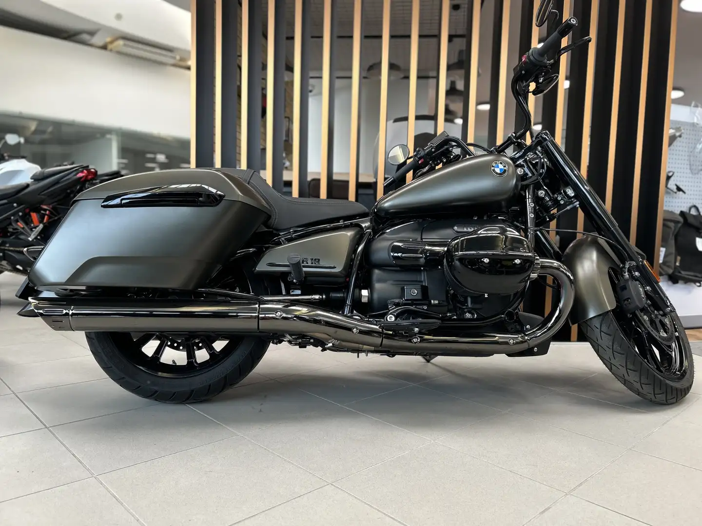 BMW R 18 Roctane Braun - 1