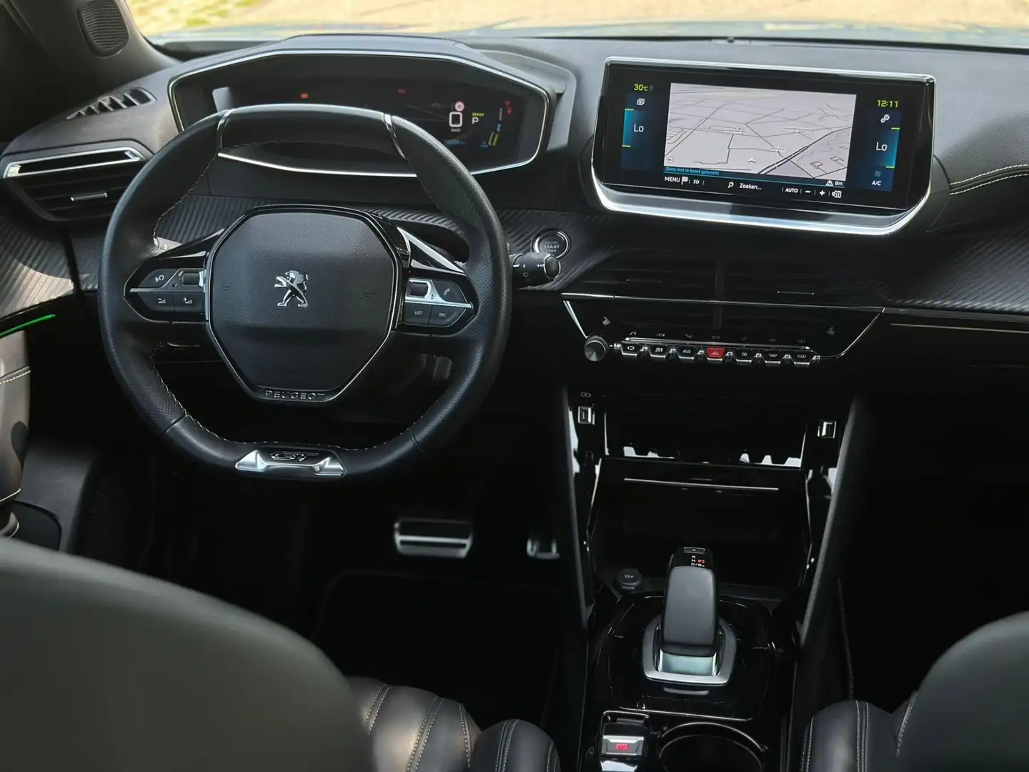 Peugeot e-2008 EV GT 50 kWh, panoramadak,parelmoer, camera,vol le Wit - 2