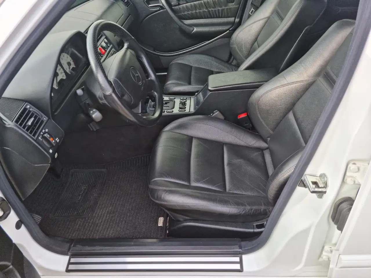 Mercedes-Benz C 43 AMG Sammlerfahrzeug (Jahreswagenzustand), foto 8
