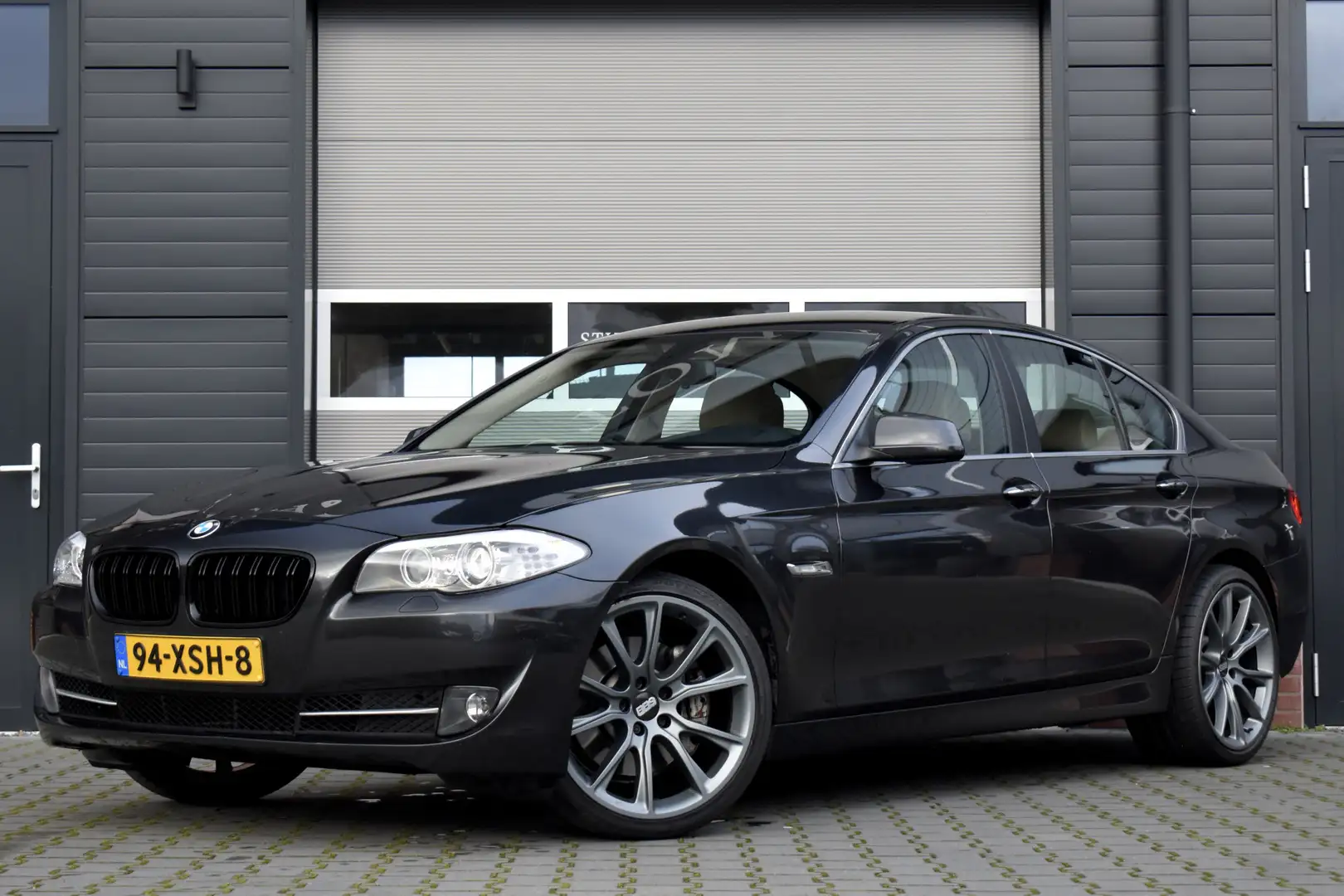 BMW 525 525d 218pk High Executive | NL-Auto | 20'' BBS Vel Grijs - 1