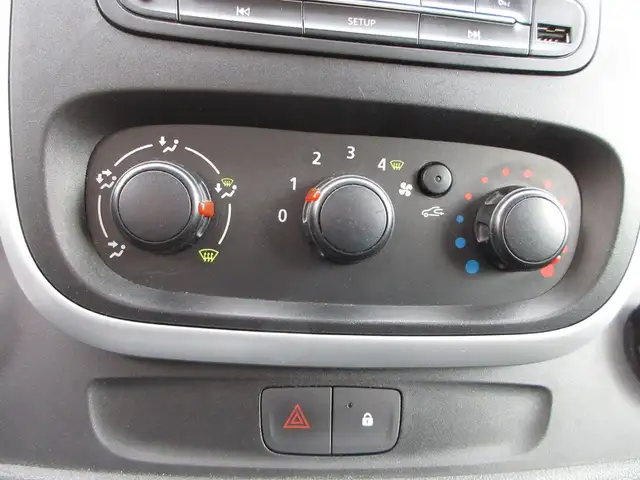 Opel Vivaro view 11