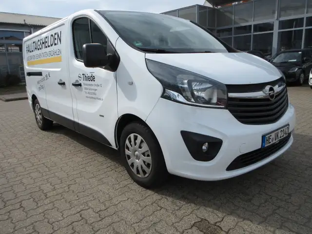 Opel Vivaro view 2
