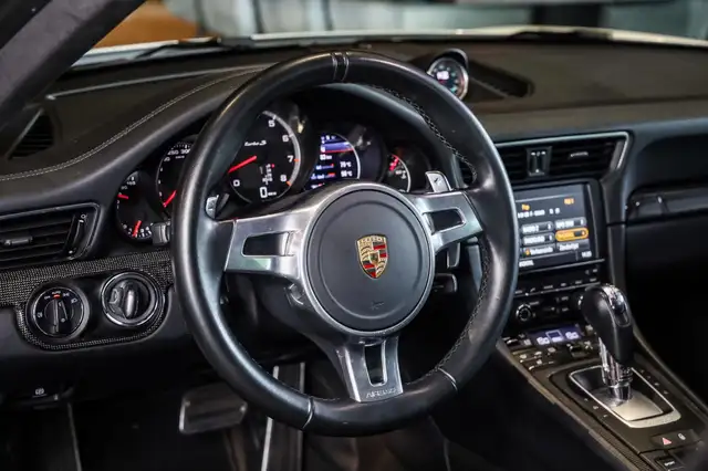 Porsche 911 view 14