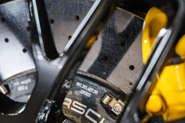 Porsche 911 view 11