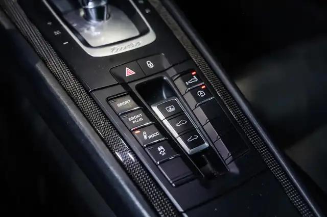 Porsche 911 view 25