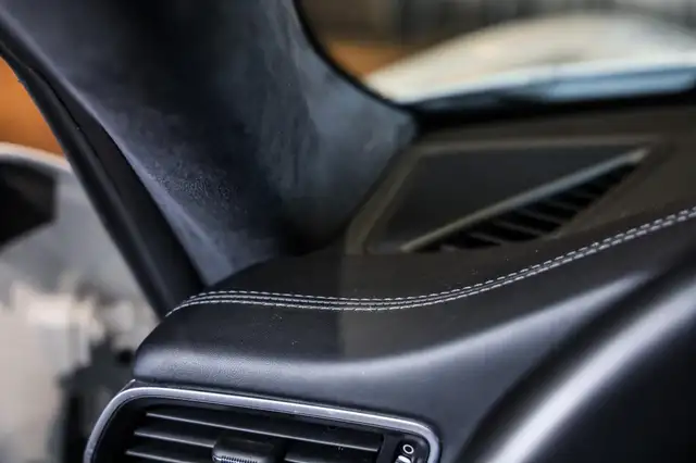 Porsche 911 view 17