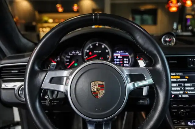Porsche 911 view 15