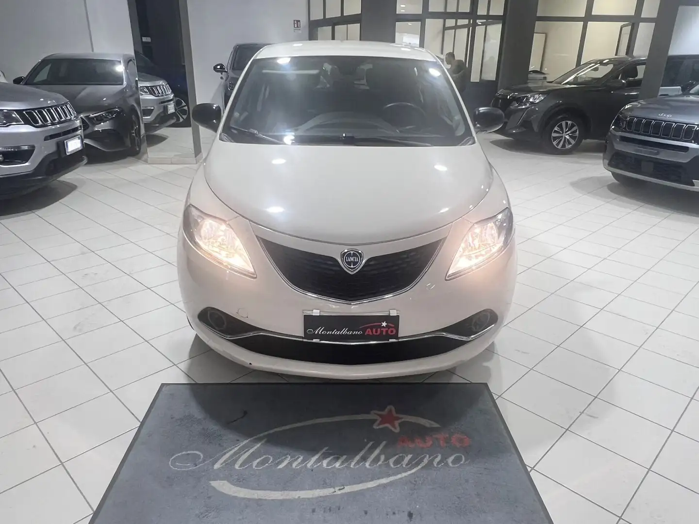Lancia Ypsilon 1.2 69 CV 5 porte GPL Ecochic Gold Beige - 2
