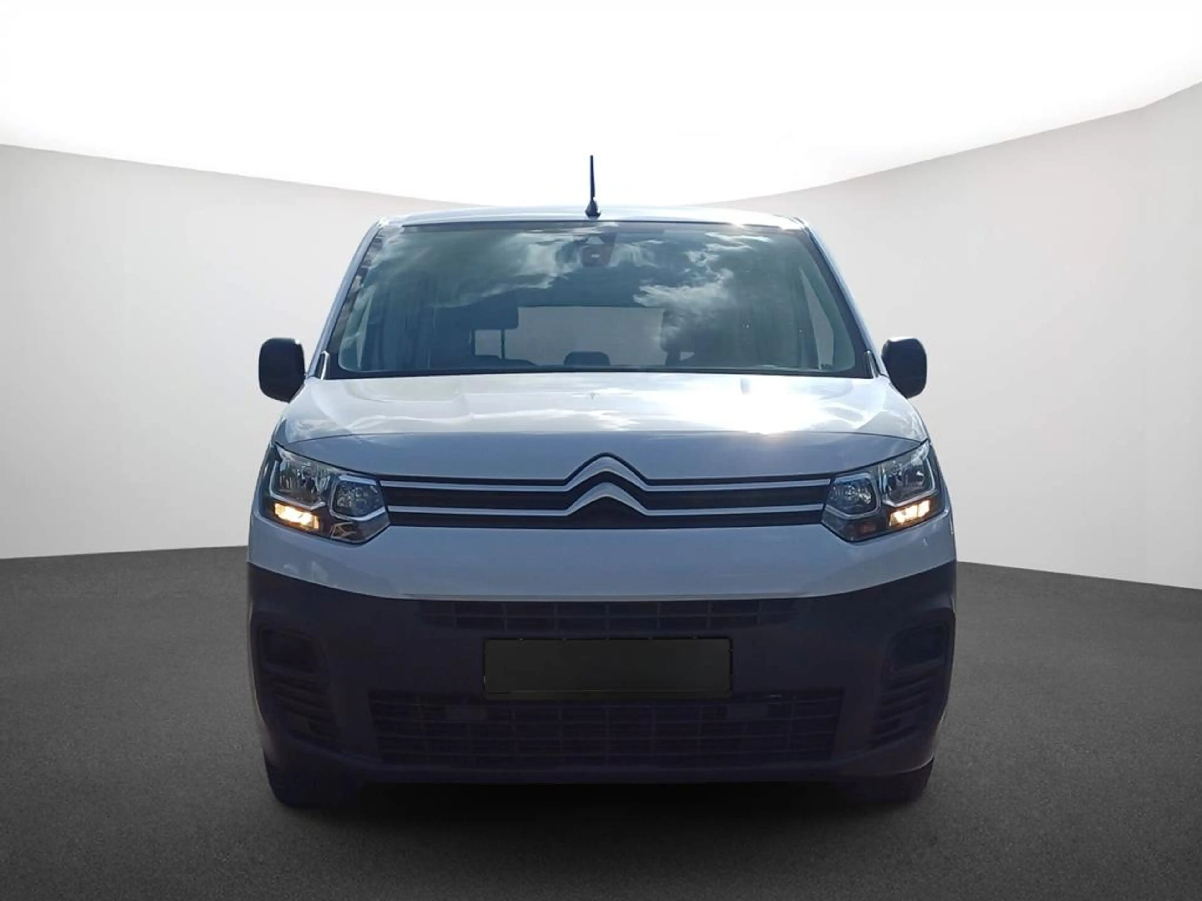 Citroen Berlingo XL PureTech 110 Live — photo 2
